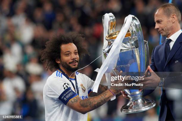 Marcelo of Real Madrid shakes hands with UEFA president Alexandre Ceferin before lifting the trophy after winning with his team after the UEFA...