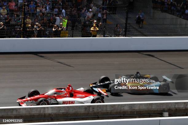 Marcus Ericsson battles Pato O'Ward on the last two laps of the race during the106th running of the Indianapolis 500 on May 29 at the Indianapolis...