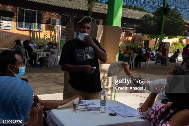 The Wayuu indigenous people arrive to cast their votes for the 2022 presidential elections in the municipality of Uribia, La Guajira, Colombia on May...