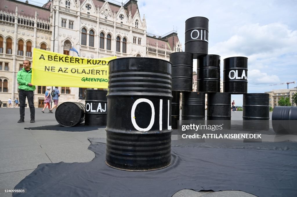 HUNGARY-EU-RUSSIA-UKRAINE-CONFLICT-OIL-EMBARGO-GREENPEACE