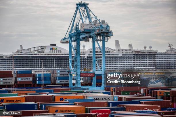 Cruise ship docked beyond a dockside gantry crane lifting a shipping container at the Muelle Sur terminal, operated by APM Terminals, at the Port of...