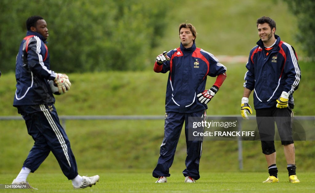 FBL-EURO-2008-FRA-TRAINING-COUPET-MANDANDA-FREY