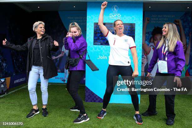 Sue Smith Photos And Premium High Res Pictures Getty Images sue-smith-photos-and-premium-high-res-pictures-getty-images