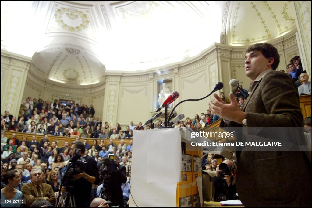 Public Gathering Of The French Political Movement "Towards A New Socialist Party" At The Sorbonne In Paris, France On October 26, 2002.