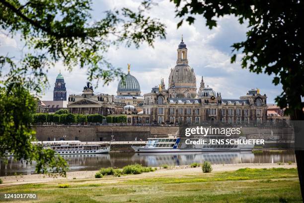 The skyline of Dresden, eastern Germany, with the Frauenkirche , the Lipsiusbau building with its glass cupola nicknamed "Zitronenpresse" , the New...