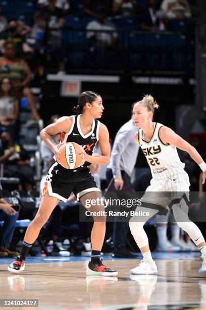 Skylar Diggins-Smith of the Phoenix Mercury handles the ball during the game against the Chicago Sky on May 31, 2022 at the Wintrust Arena in...