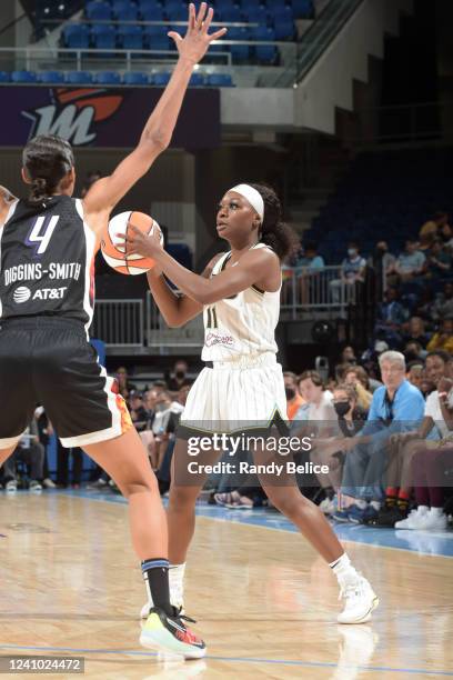 Dana Evans of the Chicago Sky handles the ball during the game against the Phoenix Mercury on May 31, 2022 at the Wintrust Arena in Chicago,...