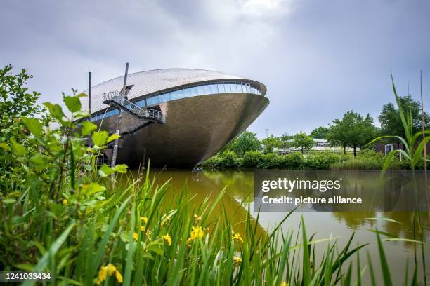 Dark rain clouds pass over the Science Center "Universum". Photo: Sina Schuldt/dpa