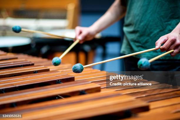 June 2022, Lower Saxony, Oldenburg: A participant plays a marimba in the Weser-Ems Hall during a rehearsal for the national "Jugend musiziert"...