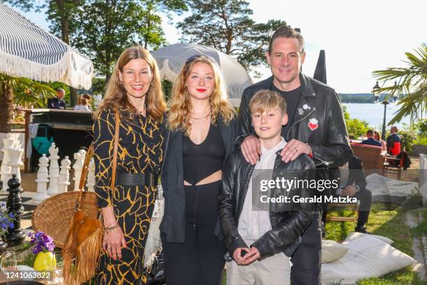 Sascha Vollmer, Jenny and Manisha, John attend the Summer Reception "Ein Herz für Kinder" at Wannseeterrassen on June 2, 2022 in Berlin, Germany.