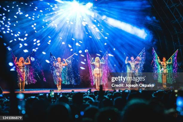 Tozer Steps Singer Steps Band Photos and Premium High Res Pictures - Getty Images