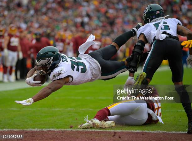 Philadelphia Eagles running back Boston Scott dives into the end zone for a touchdown in the third quarter during the game between the Philadelphia...