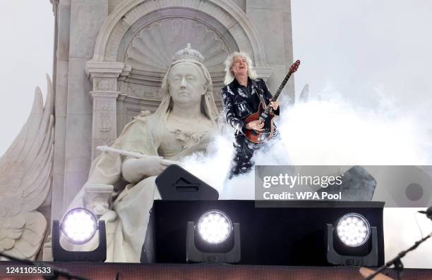 Brian May of Queen performs during the Platinum Party At The Palace at Buckingham Palace on June 4, 2022 in London, England. The Platinum Jubilee of...