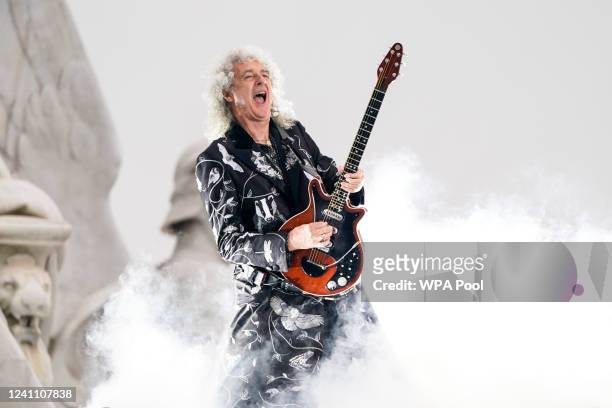 Brian May of Queen performs during the Platinum Party At The Palace at Buckingham Palace on June 4, 2022 in London, England. The Platinum Jubilee of...