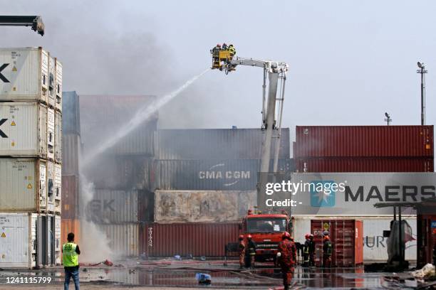 Reefer Container Fire 1,207 Cargo Boom Stock Photos, High-Res Pictures, and Images - Getty Images