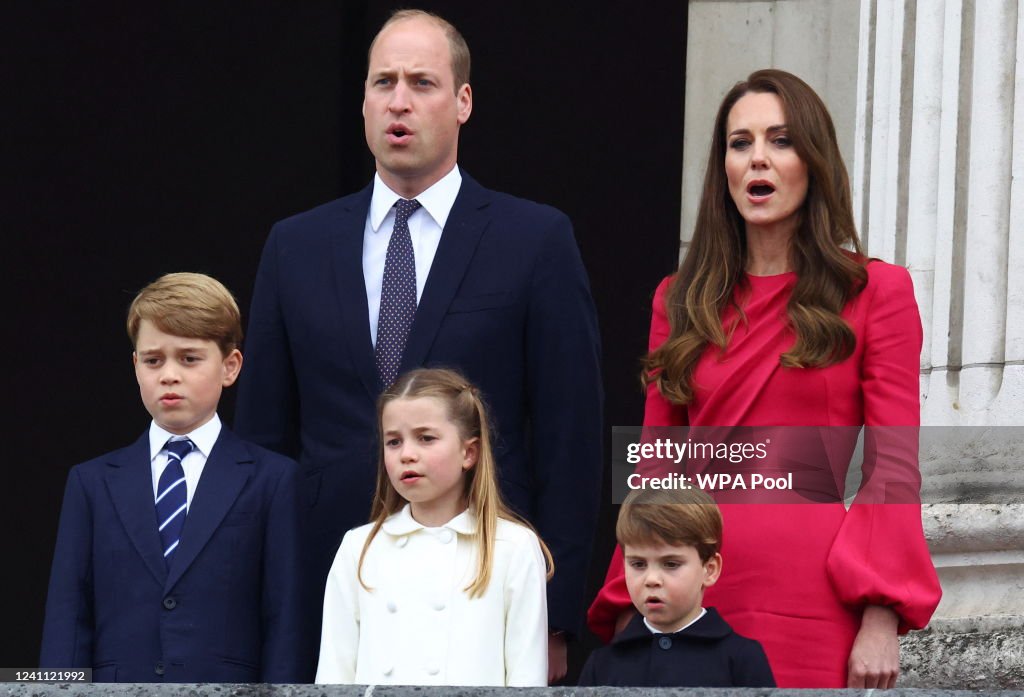 Queen Elizabeth II Platinum Jubilee 2022 - Platinum Pageant