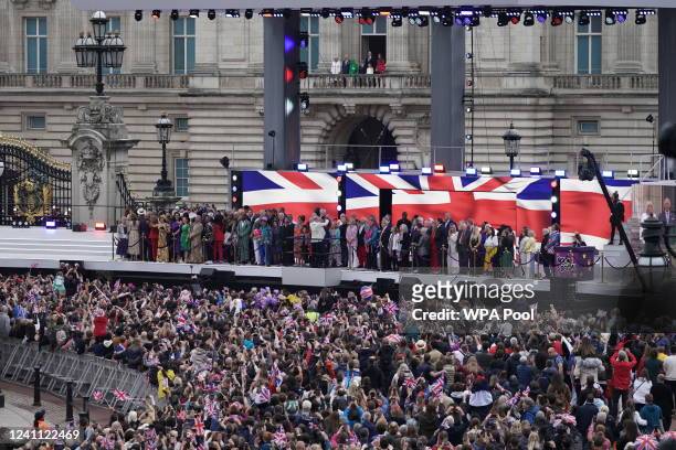 Crowds gather to see Queen Elizabeth II stand on the balcony during the Platinum Jubilee Pageant in front of Buckingham Palace, on day four of the...