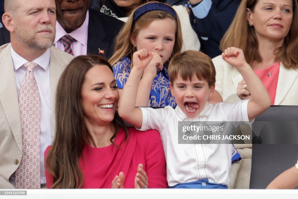 TOPSHOT-BRITAIN-ROYALS-QUEEN-JUBILEE