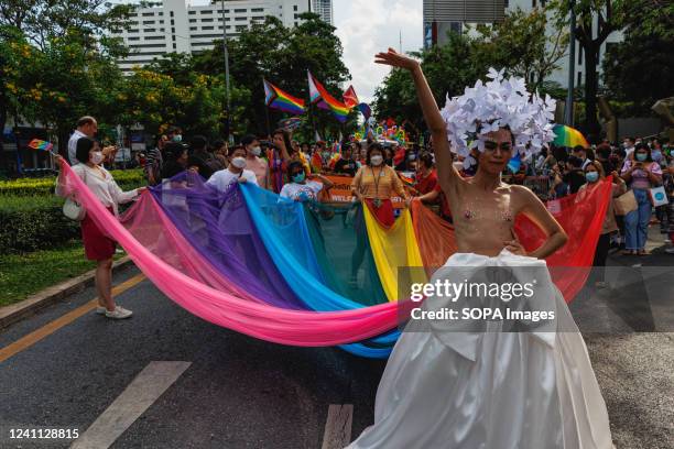 Drag Parade Queen Of Pride Photos and Premium High Res Pictures - Getty Images