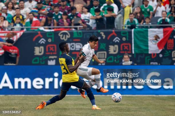Ecuador's midfielder Moises Caicedo defends against Mexico's midfielder Fernando Beltran during the first half of an international friendly football...