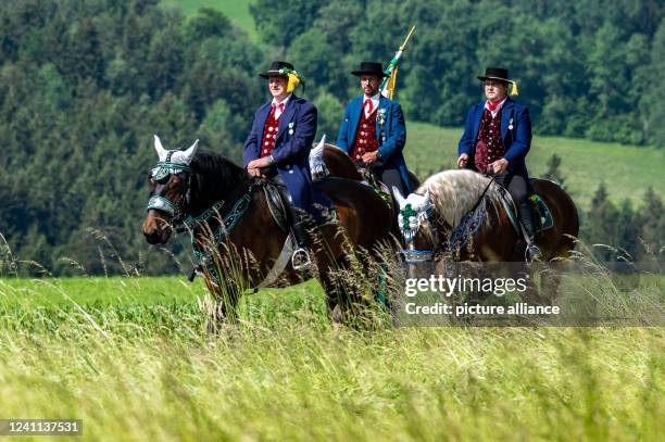 June 2022, Bavaria, Bad Kötzting: Participants of the Kötztinger Pfingstritt ride with their horses on a road. The procession is one of the oldest...