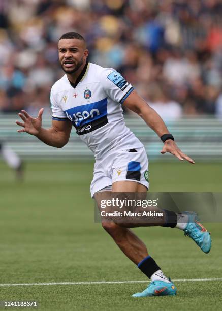 Jonathan Joseph of Bath during the Gallagher Premiership Rugby match between Worcester Warriors and Bath Rugby at Sixways Stadium on June 4, 2022 in...