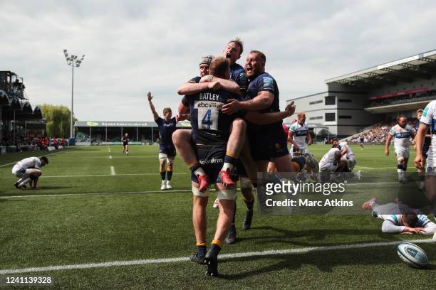 Joe Batley of Worcester Warriors celebrates with teammates after scoring a try during the Gallagher Premiership Rugby match between Worcester...
