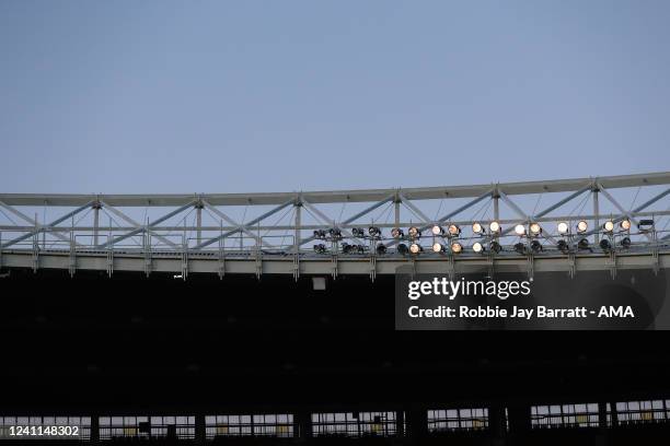 An electricity outage in Vienna causes the floodlights not to work on half of the stadium and postpone kick off ahead of the UEFA Nations League...