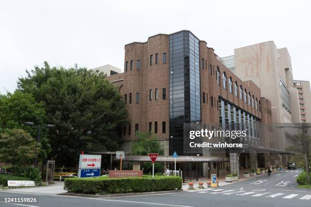 das university of tokyo hospital in japan - universität tokio stock-fotos und bilder