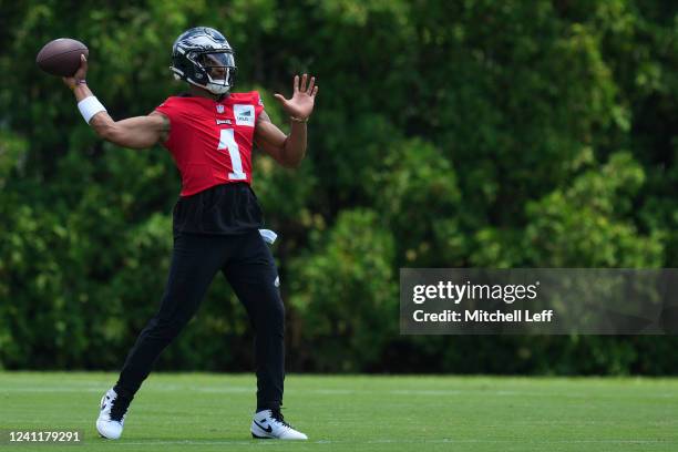 Jalen Hurts of the Philadelphia Eagles passes the ball during OTAs at the NovaCare Complex on June 8, 2022 in Philadelphia, Pennsylvania.