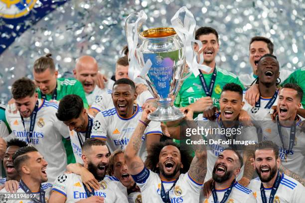 Marcelo of Real Madrid celebrates with the cup after winning the UEFA Champions League final match between Liverpool FC and Real Madrid at Stade de...