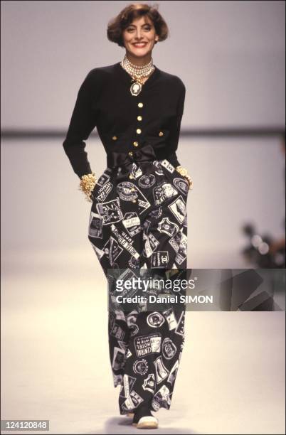 Ready -to -wear Spring -Summer 1989 in Paris, France in October 1988 - Model Ines de La Fressange.
