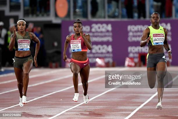 Elaine Thompson-Herah of Jamaica, Dina Asher-Smith of Great Britain and Shericka Jackson of Jamaica compete in the 200m women during the IAAF Diamond...