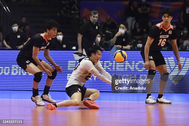 Japan's Onodera Taishi receives the ball against the Americans during the Men's League of Nations volleyball match in Brasilia, Brazil, Friday, June...