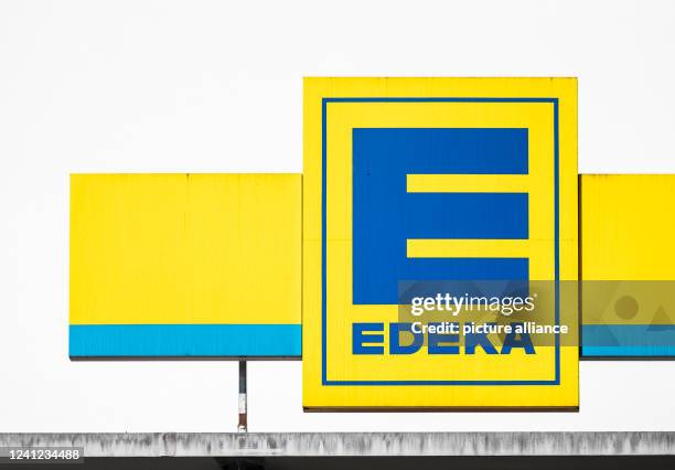 June 2022, Baden-Wuerttemberg, Rottweil: The logo of the grocery store Edeka can be seen on the facade of a branch. Photo: Silas Stein/dpa