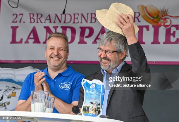 June 2022, Brandenburg, Angermünde: Gunnar Hemme , Managing Director of Hemme Milch GmbH & Co. KG and Axel Vogel , Minister of the Environment of...