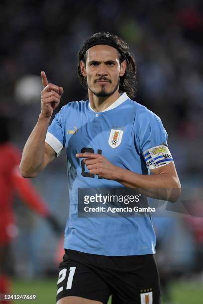 Edinson Cavani of Uruguay celebrates after scoring his team's first goal during the international friendly match between Uruguay and Panama at...