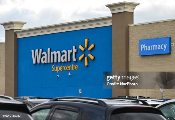 611 Walmart Canada Photo Stock Photos, High-Res Pictures, and