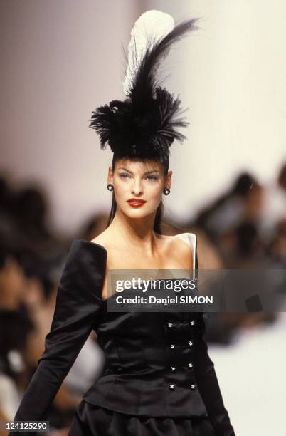 Chanel 1995 Photos and Premium High Res Pictures - Getty Images