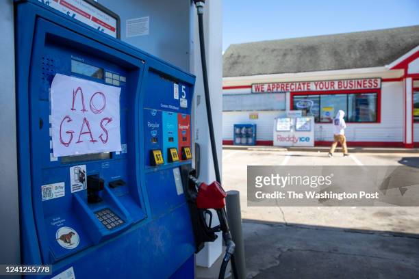 Jonesboro, GA MAY 13: A sign on a gas pump at an Exxon reads no gas as demand for gasoline surges following the cyberattack that crippled the...