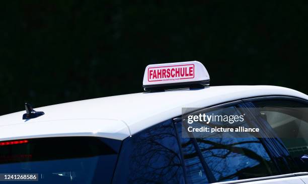 March 2022, Berlin: , Berlin. A sign reading "Fahrschule" is placed on the roof of a driving school car. Photo: Wolfram Steinberg/dpa Photo: Wolfram...