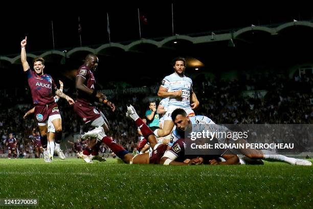 Bordeaux' French flanker Cameron Woki scores a try during the French Top 14 playoff match between Bordeaux and Racing 92 at Stade Chaban-Delmas in...