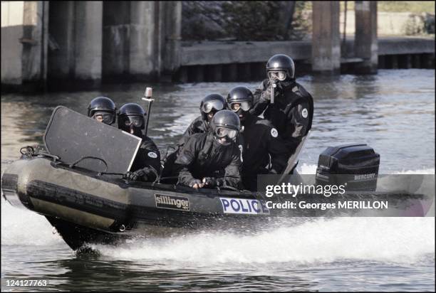 Swat Rabbid Swat Team In Action Photos and Premium High Res Pictures - Getty Images