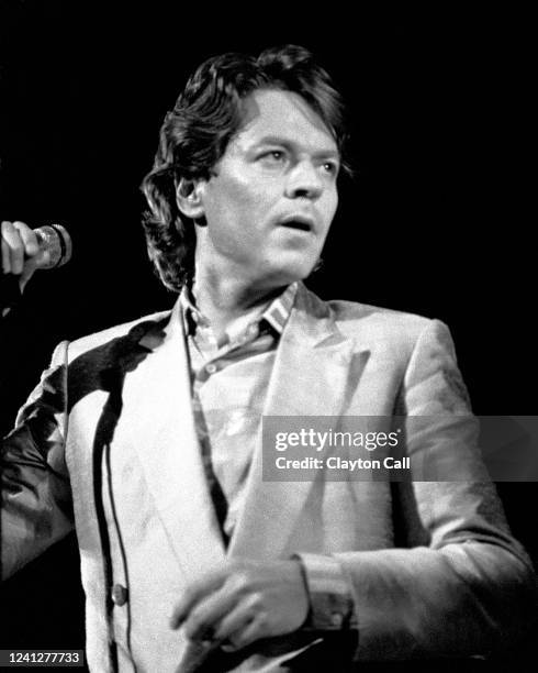 Robert Palmer performs at the Warfield Theater in San Francisco, CA on April 27, 1986.