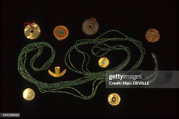 Sonia Guillen and the Chiribaya mummies In Ilo, Peru In August, 1998 - Funerary golden earrings and rings and peruvian turquoise necklace.