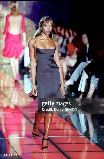 Haute Couture fall -winter 1999 -2000 Fashion show In Paris, France On July 15, 1999 - Versace : Naomi Campbell.