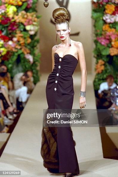 Haute Couture fall -winter 1999 -2000 Fashion show In Paris, France ...