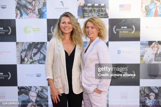 June 2022, Brandenburg, Potsdam: Singer Jessica Boehrs and actress Isabell Gerschke arrive at the Hans Otto Theater for the opening screening of the...