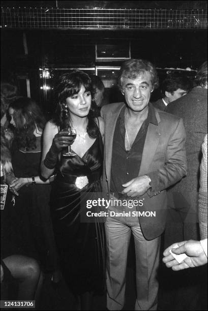 Jean -Paul Belmondo celebrates the success and video of "Le professionel" In France In December, 1981 - With Carlos Sotto Mayor.