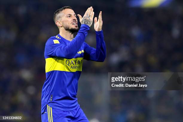 Dario Benedetto of Boca Juniors celebrates after scoring the fifth goal of his team during a match between Boca Juniors and Tigre as part of the...